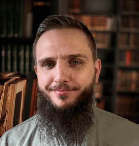 Ustadh Yusuf Ponders Ustadh Yusuf Ponders